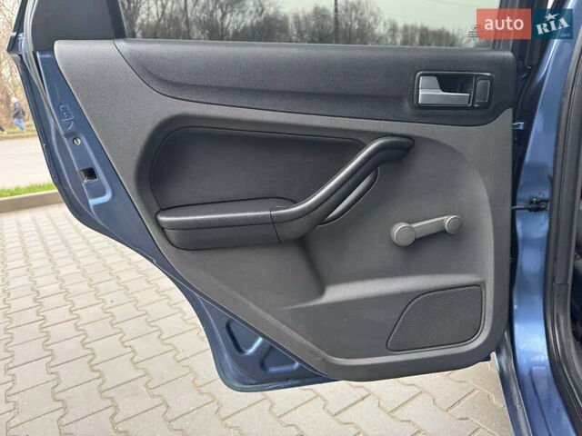 Синій Форд Фокус, об'ємом двигуна 1.6 л та пробігом 298 тис. км за 3900 $, фото 32 на Automoto.ua