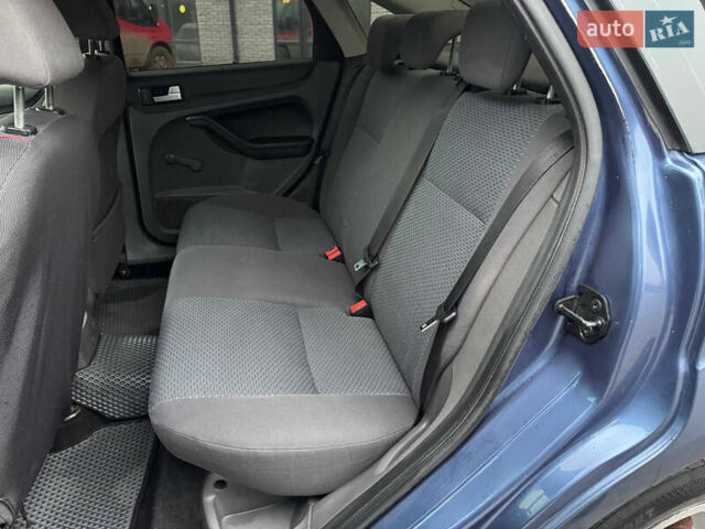 Синій Форд Фокус, об'ємом двигуна 1.6 л та пробігом 298 тис. км за 3900 $, фото 33 на Automoto.ua