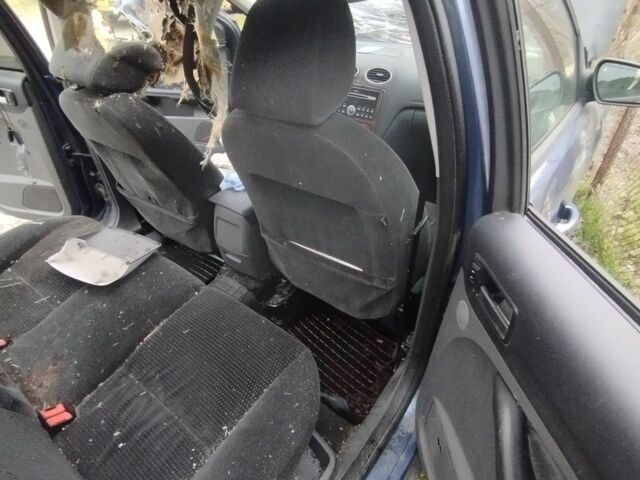 Синий Форд Фокус, объемом двигателя 2 л и пробегом 475 тыс. км за 1500 $, фото 6 на Automoto.ua