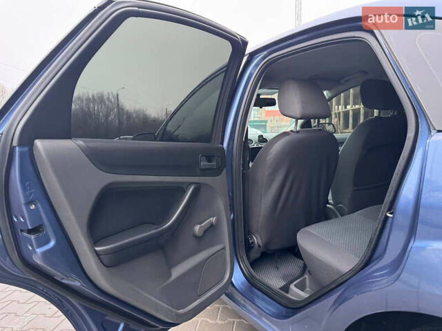 Синій Форд Фокус, об'ємом двигуна 1.6 л та пробігом 298 тис. км за 3900 $, фото 31 на Automoto.ua