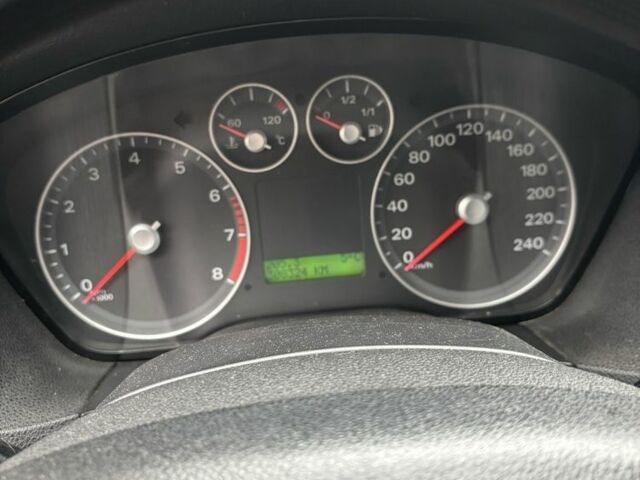 Синій Форд Фокус, об'ємом двигуна 1.6 л та пробігом 308 тис. км за 3800 $, фото 4 на Automoto.ua