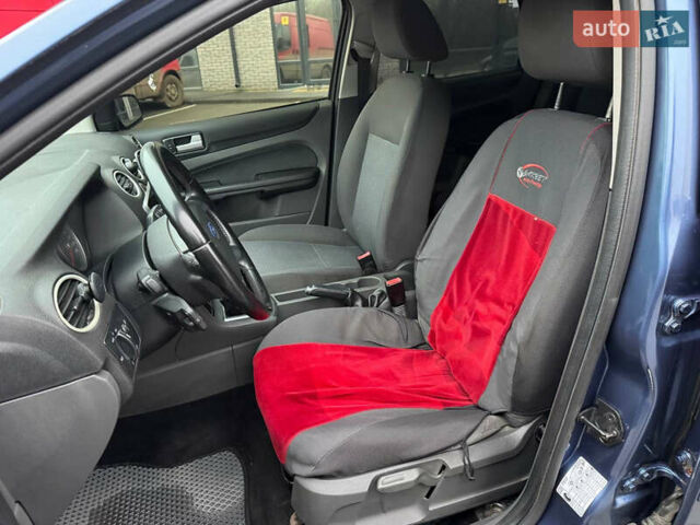 Синій Форд Фокус, об'ємом двигуна 1.6 л та пробігом 298 тис. км за 3900 $, фото 16 на Automoto.ua