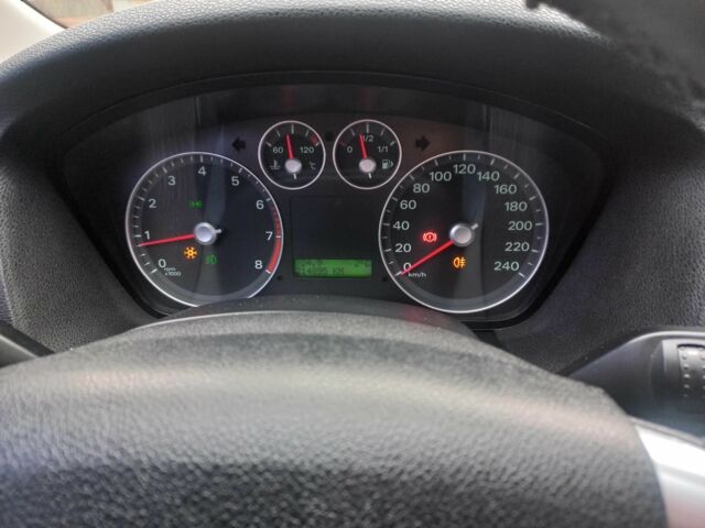 Синий Форд Фокус, объемом двигателя 1.6 л и пробегом 215 тыс. км за 5000 $, фото 4 на Automoto.ua