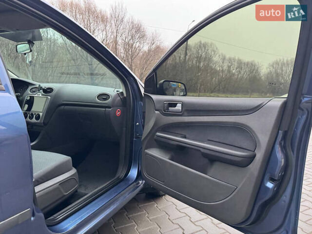 Синій Форд Фокус, об'ємом двигуна 1.6 л та пробігом 298 тис. км за 3900 $, фото 23 на Automoto.ua