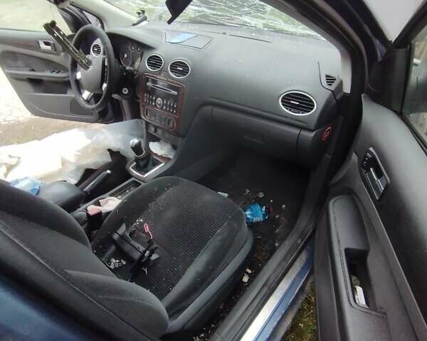 Синий Форд Фокус, объемом двигателя 2 л и пробегом 475 тыс. км за 1500 $, фото 6 на Automoto.ua