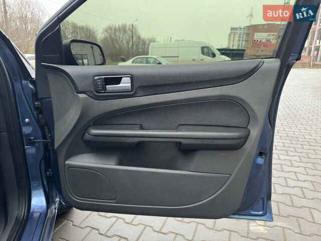 Синій Форд Фокус, об'ємом двигуна 1.6 л та пробігом 298 тис. км за 3900 $, фото 24 на Automoto.ua