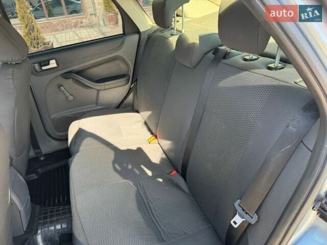 Синій Форд Фокус, об'ємом двигуна 1.6 л та пробігом 380 тис. км за 4600 $, фото 17 на Automoto.ua