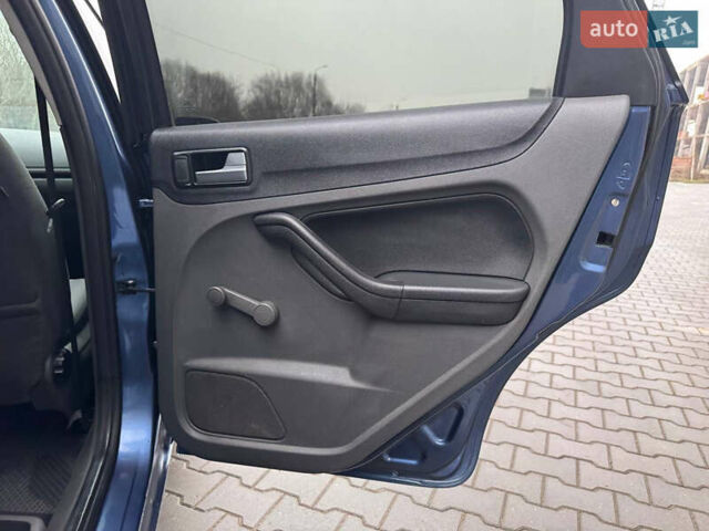 Синій Форд Фокус, об'ємом двигуна 1.6 л та пробігом 298 тис. км за 3900 $, фото 28 на Automoto.ua