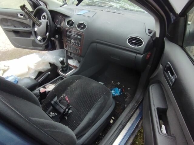 Синий Форд Фокус, объемом двигателя 2 л и пробегом 475 тыс. км за 1500 $, фото 7 на Automoto.ua