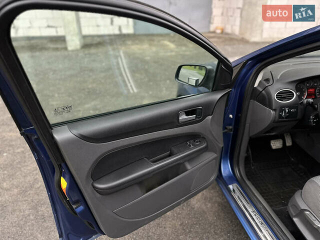 Синій Форд Фокус, об'ємом двигуна 1.6 л та пробігом 237 тис. км за 5300 $, фото 31 на Automoto.ua
