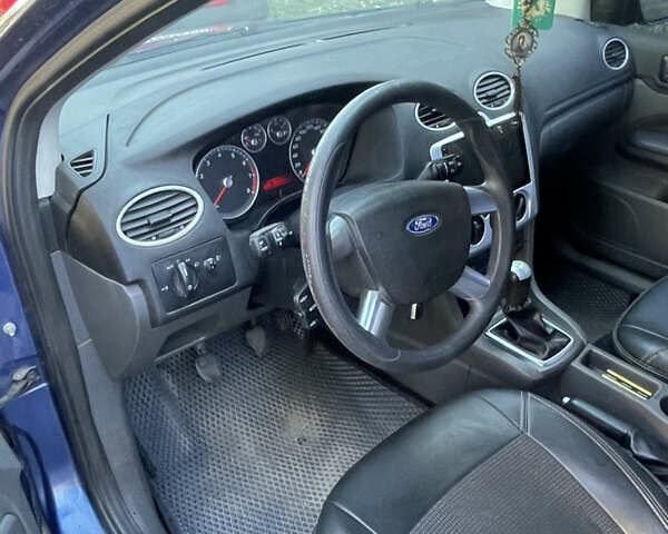 Синий Форд Фокус, объемом двигателя 1.6 л и пробегом 320 тыс. км за 4500 $, фото 7 на Automoto.ua