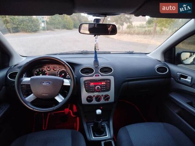 Синий Форд Фокус, объемом двигателя 1.6 л и пробегом 259 тыс. км за 4000 $, фото 46 на Automoto.ua