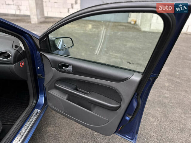 Синій Форд Фокус, об'ємом двигуна 1.6 л та пробігом 237 тис. км за 5300 $, фото 32 на Automoto.ua