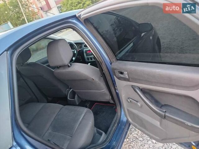 Синий Форд Фокус, объемом двигателя 1.6 л и пробегом 259 тыс. км за 4000 $, фото 43 на Automoto.ua