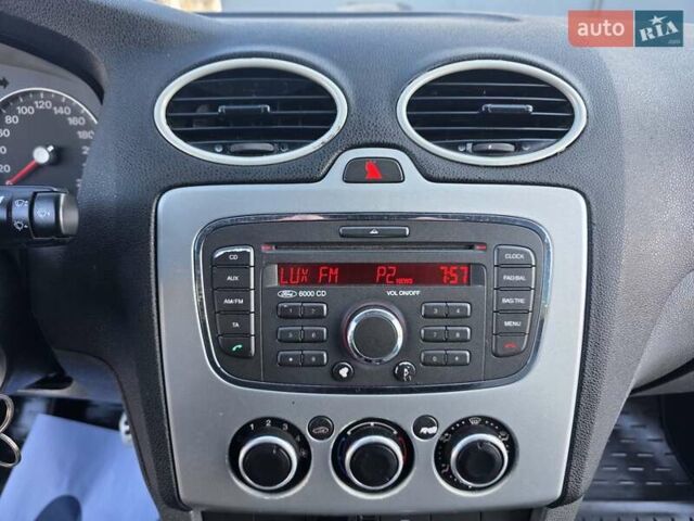 Синій Форд Фокус, об'ємом двигуна 1.6 л та пробігом 237 тис. км за 4999 $, фото 29 на Automoto.ua