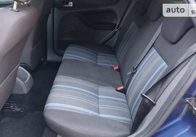 Синій Форд Фокус, об'ємом двигуна 1.6 л та пробігом 198 тис. км за 6000 $, фото 39 на Automoto.ua