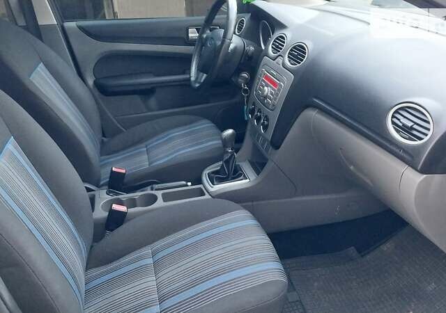 Синій Форд Фокус, об'ємом двигуна 1.6 л та пробігом 198 тис. км за 6000 $, фото 43 на Automoto.ua