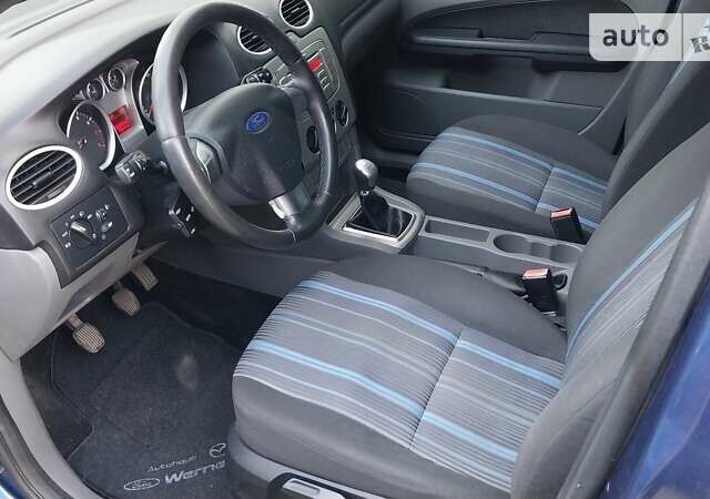 Синій Форд Фокус, об'ємом двигуна 1.6 л та пробігом 198 тис. км за 6000 $, фото 35 на Automoto.ua