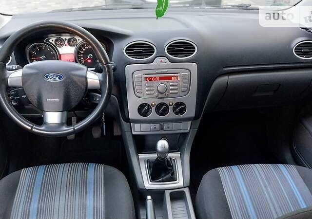 Синій Форд Фокус, об'ємом двигуна 1.6 л та пробігом 198 тис. км за 6000 $, фото 26 на Automoto.ua