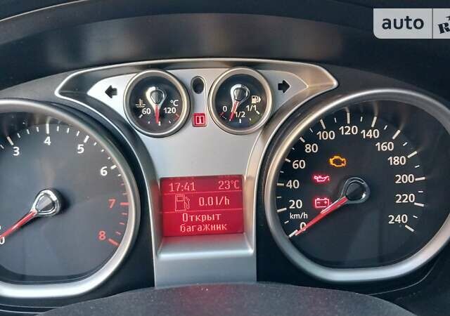 Синій Форд Фокус, об'ємом двигуна 1.6 л та пробігом 198 тис. км за 6000 $, фото 30 на Automoto.ua