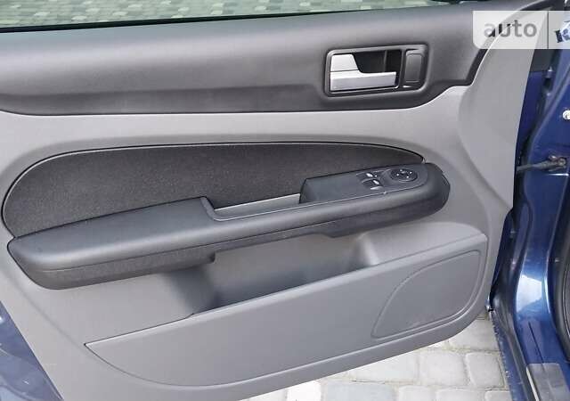 Синій Форд Фокус, об'ємом двигуна 1.6 л та пробігом 198 тис. км за 6000 $, фото 36 на Automoto.ua