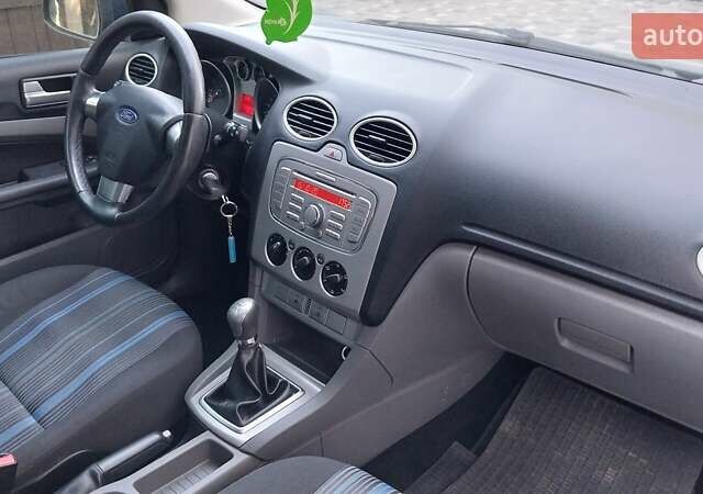 Синій Форд Фокус, об'ємом двигуна 1.6 л та пробігом 198 тис. км за 6000 $, фото 42 на Automoto.ua