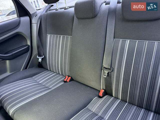 Синий Форд Фокус, объемом двигателя 1.6 л и пробегом 316 тыс. км за 4499 $, фото 13 на Automoto.ua