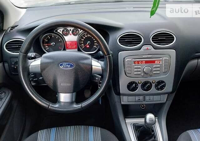 Синій Форд Фокус, об'ємом двигуна 1.6 л та пробігом 198 тис. км за 6000 $, фото 27 на Automoto.ua