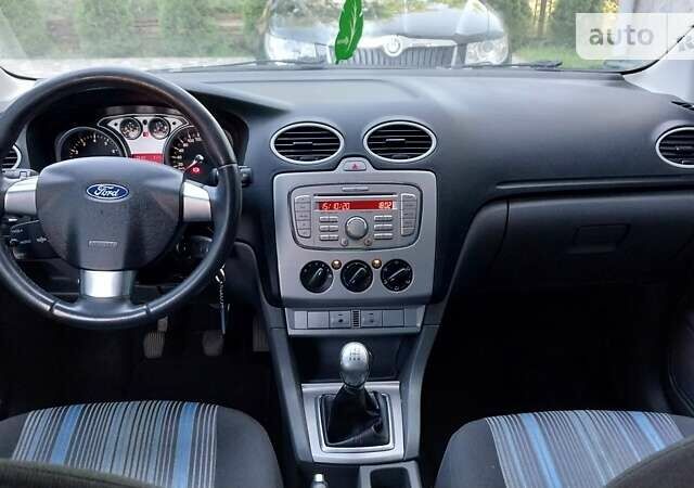 Синій Форд Фокус, об'ємом двигуна 1.6 л та пробігом 198 тис. км за 6000 $, фото 25 на Automoto.ua