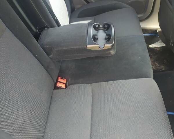 Синий Форд Фокус, объемом двигателя 1.6 л и пробегом 270 тыс. км за 5600 $, фото 7 на Automoto.ua