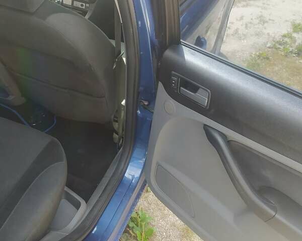 Синий Форд Фокус, объемом двигателя 1.6 л и пробегом 270 тыс. км за 5600 $, фото 31 на Automoto.ua