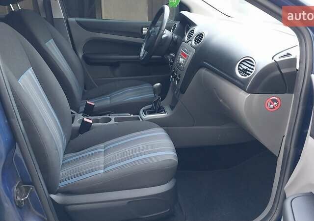 Синій Форд Фокус, об'ємом двигуна 1.6 л та пробігом 198 тис. км за 6000 $, фото 44 на Automoto.ua