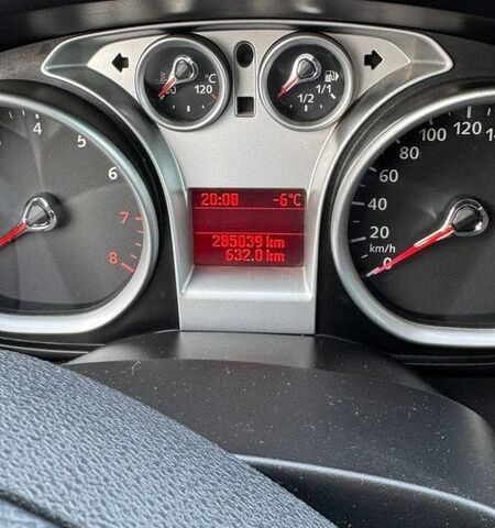 Синий Форд Фокус, объемом двигателя 1.8 л и пробегом 285 тыс. км за 6000 $, фото 4 на Automoto.ua