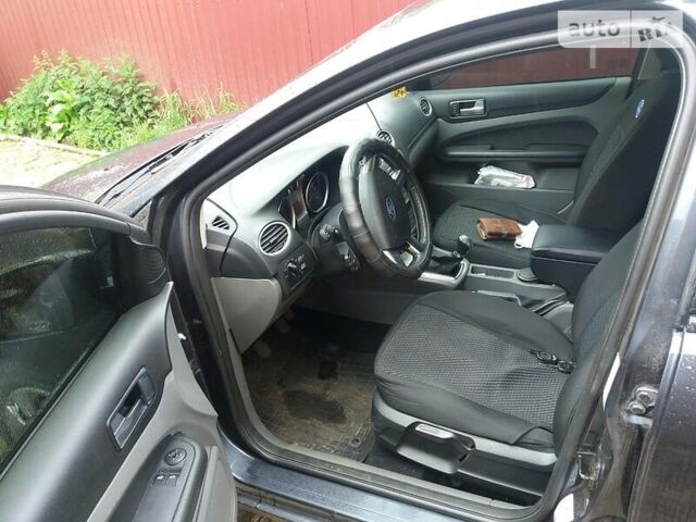 Синій Форд Фокус, об'ємом двигуна 1.6 л та пробігом 320 тис. км за 4500 $, фото 4 на Automoto.ua