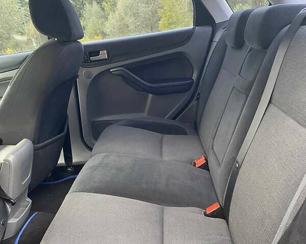 Синий Форд Фокус, объемом двигателя 1.6 л и пробегом 270 тыс. км за 5600 $, фото 44 на Automoto.ua