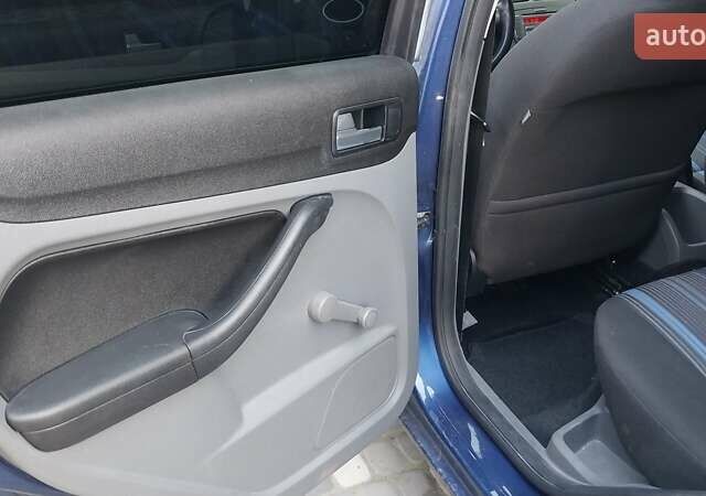 Синій Форд Фокус, об'ємом двигуна 1.6 л та пробігом 198 тис. км за 6000 $, фото 37 на Automoto.ua