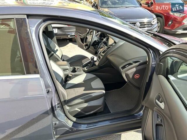 Синій Форд Фокус, об'ємом двигуна 1.6 л та пробігом 147 тис. км за 7799 $, фото 37 на Automoto.ua