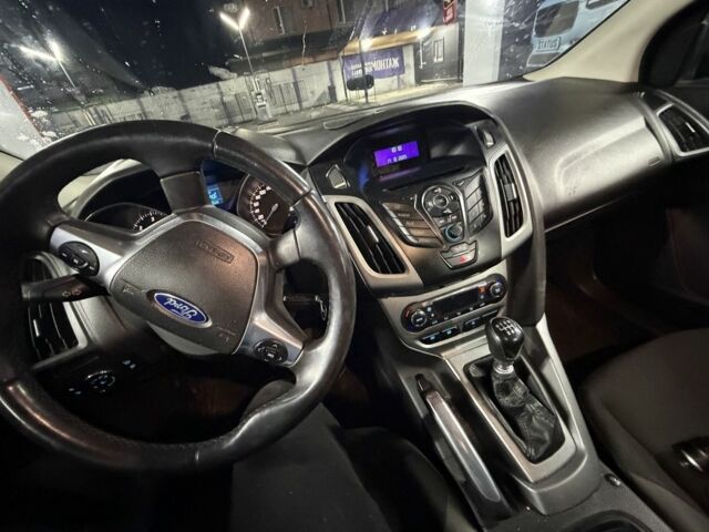 Синий Форд Фокус, объемом двигателя 1.6 л и пробегом 250 тыс. км за 3300 $, фото 1 на Automoto.ua