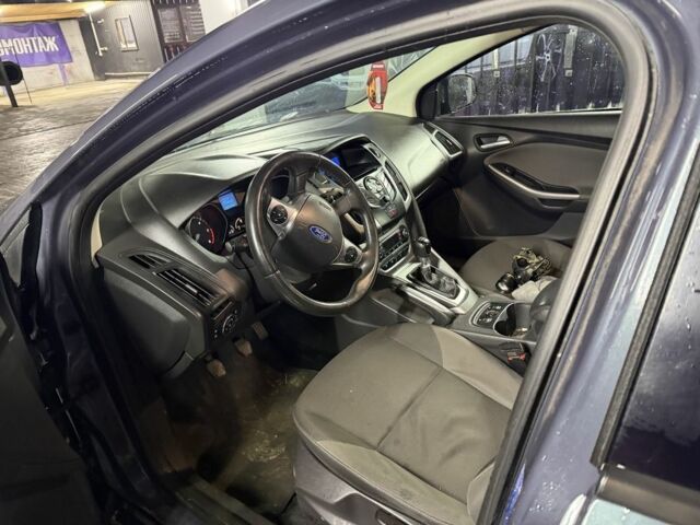 Синий Форд Фокус, объемом двигателя 1.6 л и пробегом 250 тыс. км за 3300 $, фото 2 на Automoto.ua