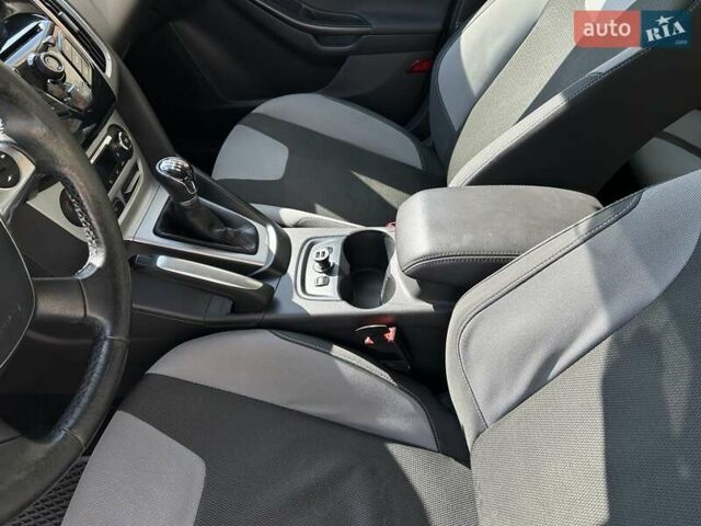 Синій Форд Фокус, об'ємом двигуна 1.6 л та пробігом 147 тис. км за 7799 $, фото 28 на Automoto.ua