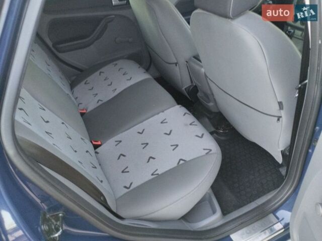 Синий Форд Фокус, объемом двигателя 1.6 л и пробегом 103 тыс. км за 8300 $, фото 19 на Automoto.ua