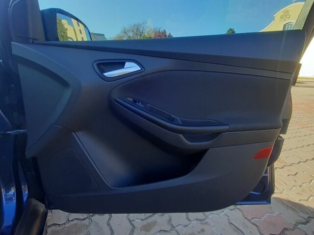 Синий Форд Фокус, объемом двигателя 1.6 л и пробегом 260 тыс. км за 6700 $, фото 7 на Automoto.ua