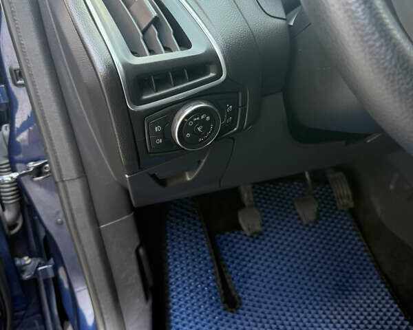 Синий Форд Фокус, объемом двигателя 1.6 л и пробегом 180 тыс. км за 9000 $, фото 24 на Automoto.ua