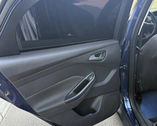 Синий Форд Фокус, объемом двигателя 1.6 л и пробегом 180 тыс. км за 9000 $, фото 14 на Automoto.ua