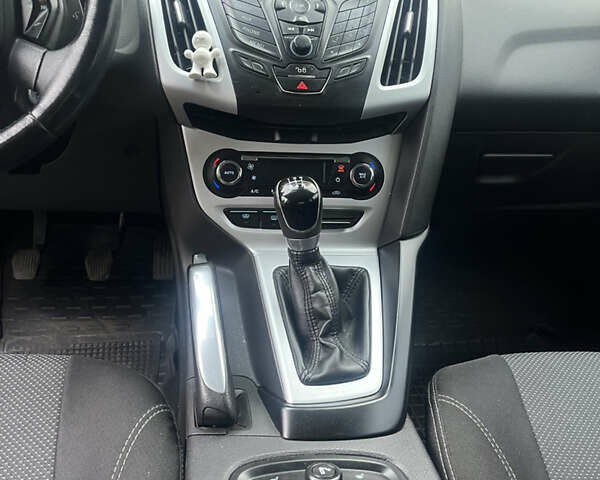 Синий Форд Фокус, объемом двигателя 1.6 л и пробегом 264 тыс. км за 7000 $, фото 7 на Automoto.ua