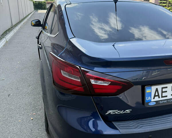 Синий Форд Фокус, объемом двигателя 1.6 л и пробегом 180 тыс. км за 9000 $, фото 2 на Automoto.ua
