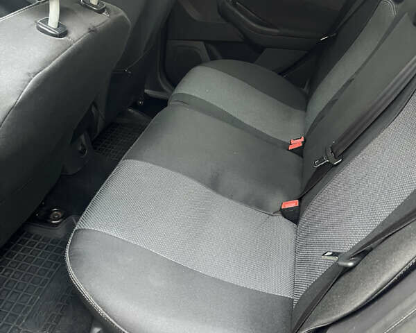 Синий Форд Фокус, объемом двигателя 1.6 л и пробегом 264 тыс. км за 7000 $, фото 6 на Automoto.ua