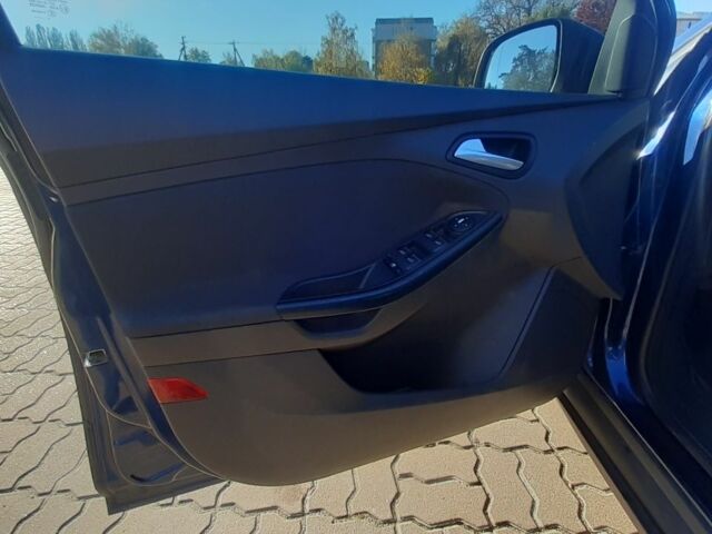 Синий Форд Фокус, объемом двигателя 1.6 л и пробегом 260 тыс. км за 6700 $, фото 5 на Automoto.ua