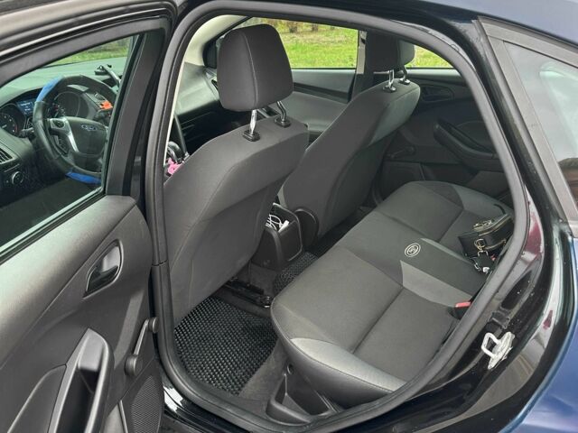 Синій Форд Фокус, об'ємом двигуна 2 л та пробігом 198 тис. км за 6500 $, фото 4 на Automoto.ua