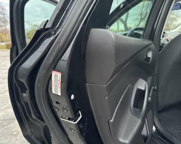 Синій Форд Фокус, об'ємом двигуна 2 л та пробігом 198 тис. км за 6500 $, фото 6 на Automoto.ua
